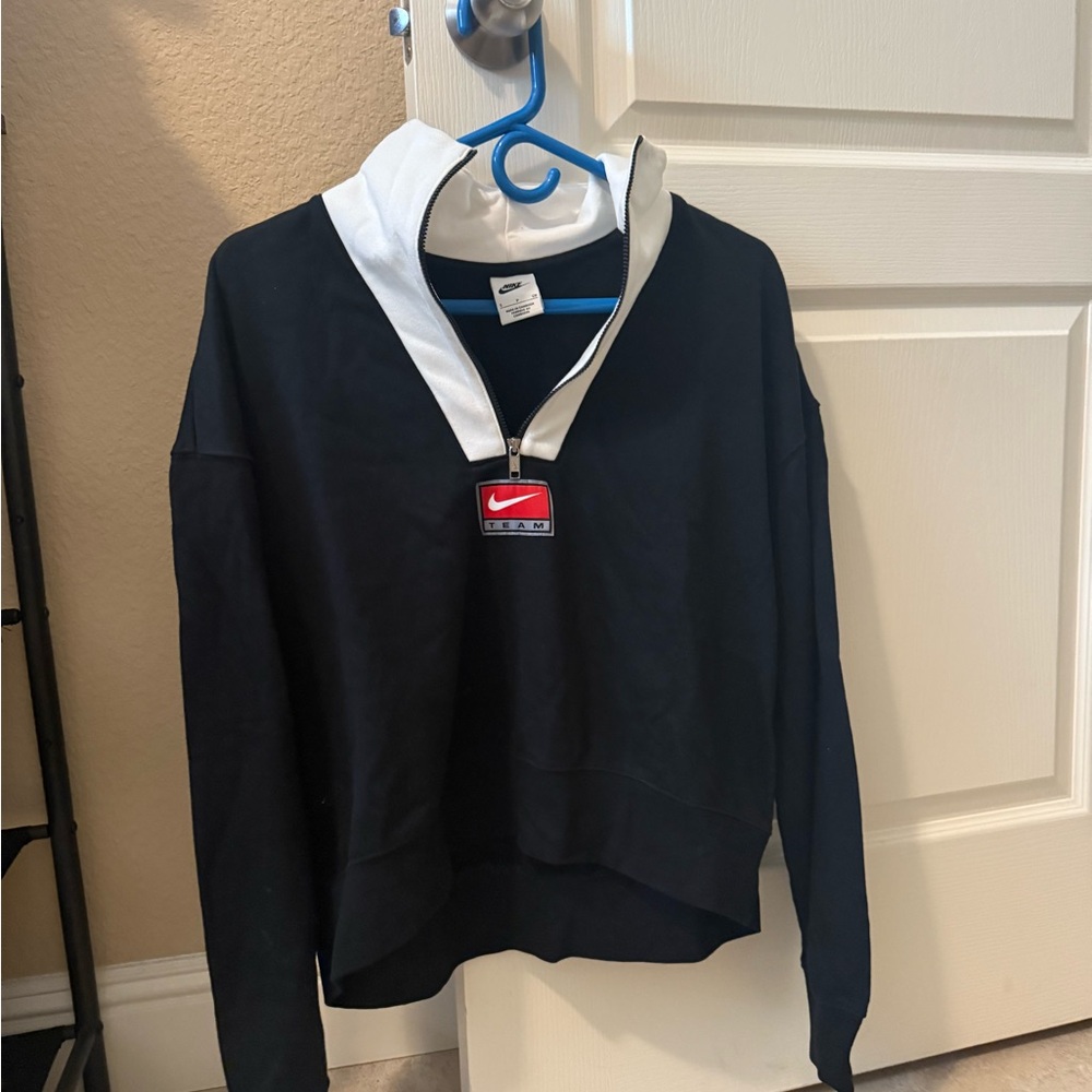 Nike Women's Black and White Sweater